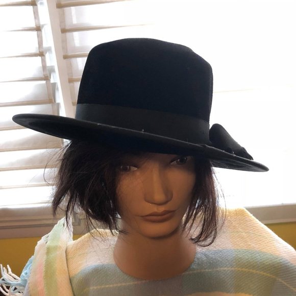 Woman’s Hat by Woolf Brothers - Picture 3 of 7